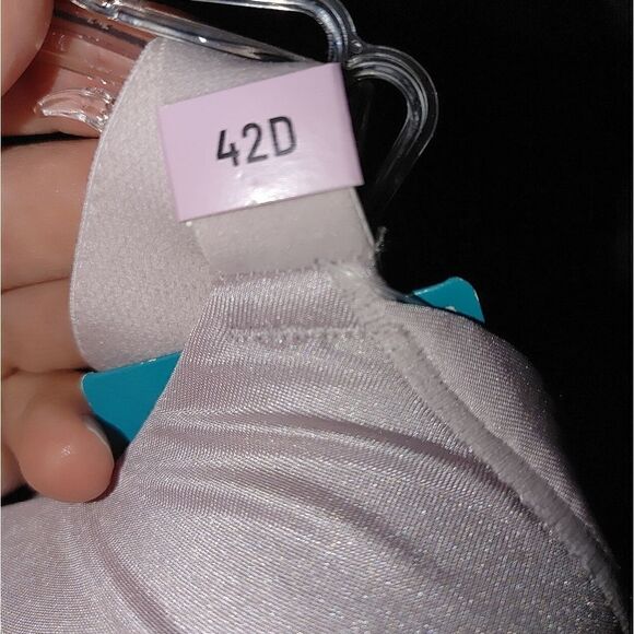 *NEW* VANITY FAIR BEAUTY BACK FULL COVERAGE  BACK SMOOTHING,  WIRE FREE SIZE 42D - Picture 12 of 12